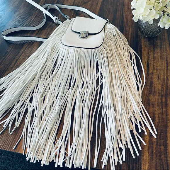 Carlos Santana White Fringe Crossbody Bag - Picture 3 of 10